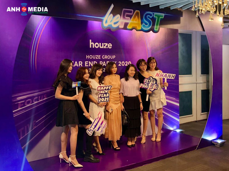 Anh-tu-media-dich-vu-thiet-ke-thi-cong-tron-goi-photobooth-su-kien-tai-da-nang-anhtumedia