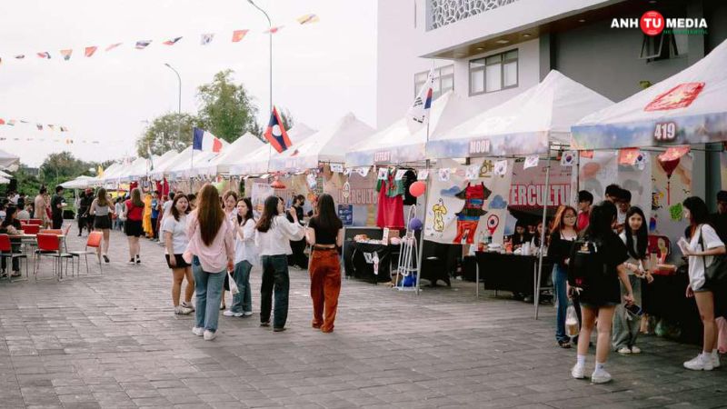 Anh-tu-media-to-chuc-hoi-cho-trien-lam-international-days-1