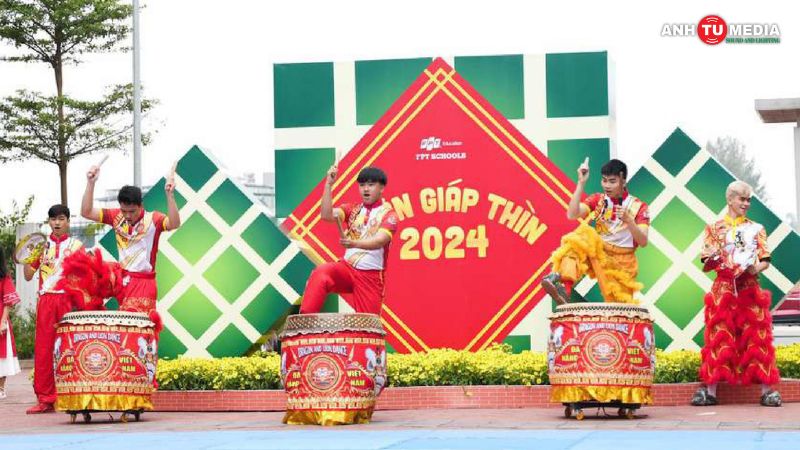 Anh-tu-media-to-chuc-su-kien-tet-2024-6