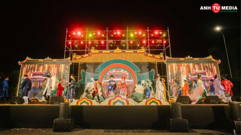 Anh-tu-media-to-chuc-year-end-party-long-phung-sum-vay-2