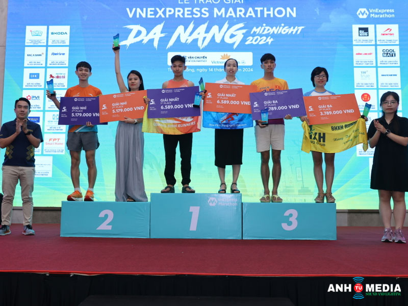 Bo-tri-khu-vuc-san-khau-chinh-va-setup-trang-thiet-bi-su-kien-anhtumedia