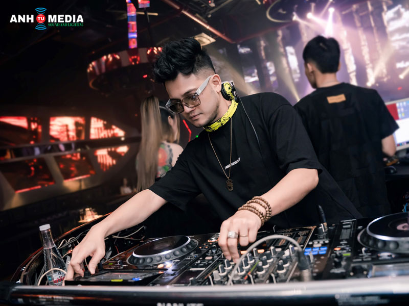 Tim-hieu-ve-khai-niem-dj-hyper-anhtumedia