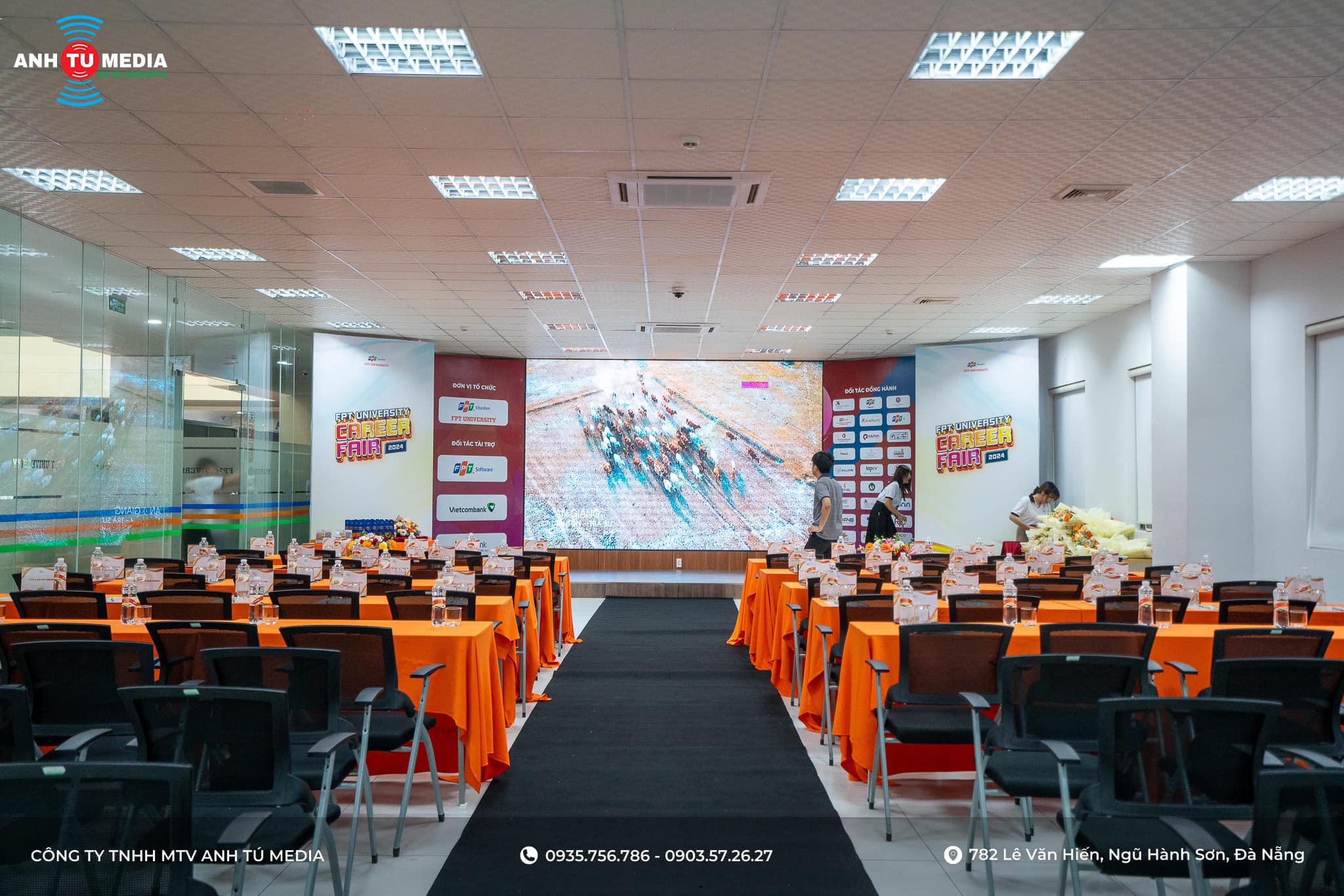 hội trường FPTU Career Fair 2024