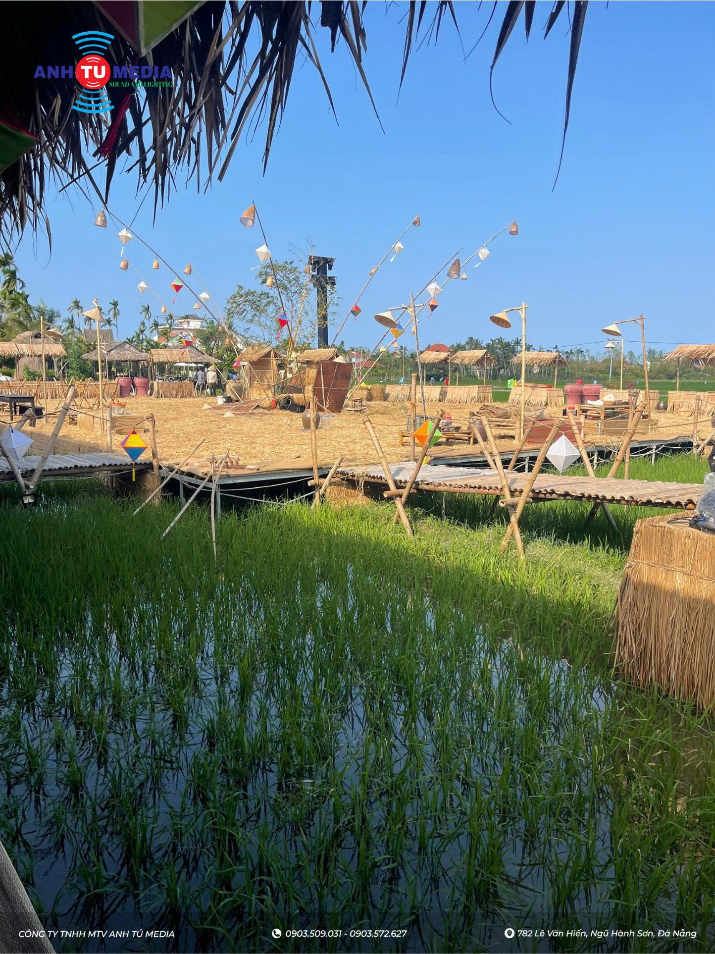 Set up sân khấu ngoài trời